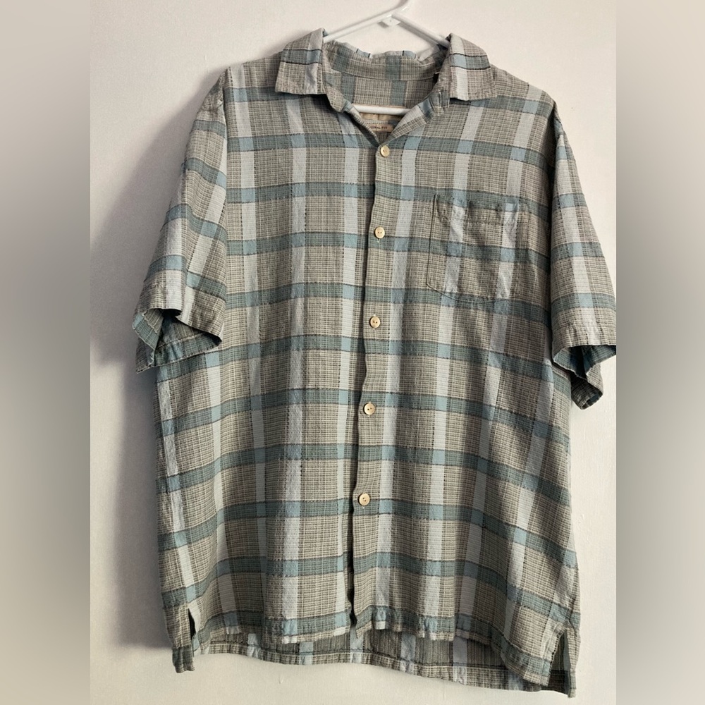 Tommy Bahama Mens SZ L Blue and gray 75%Silk 25%cotton button down shirt